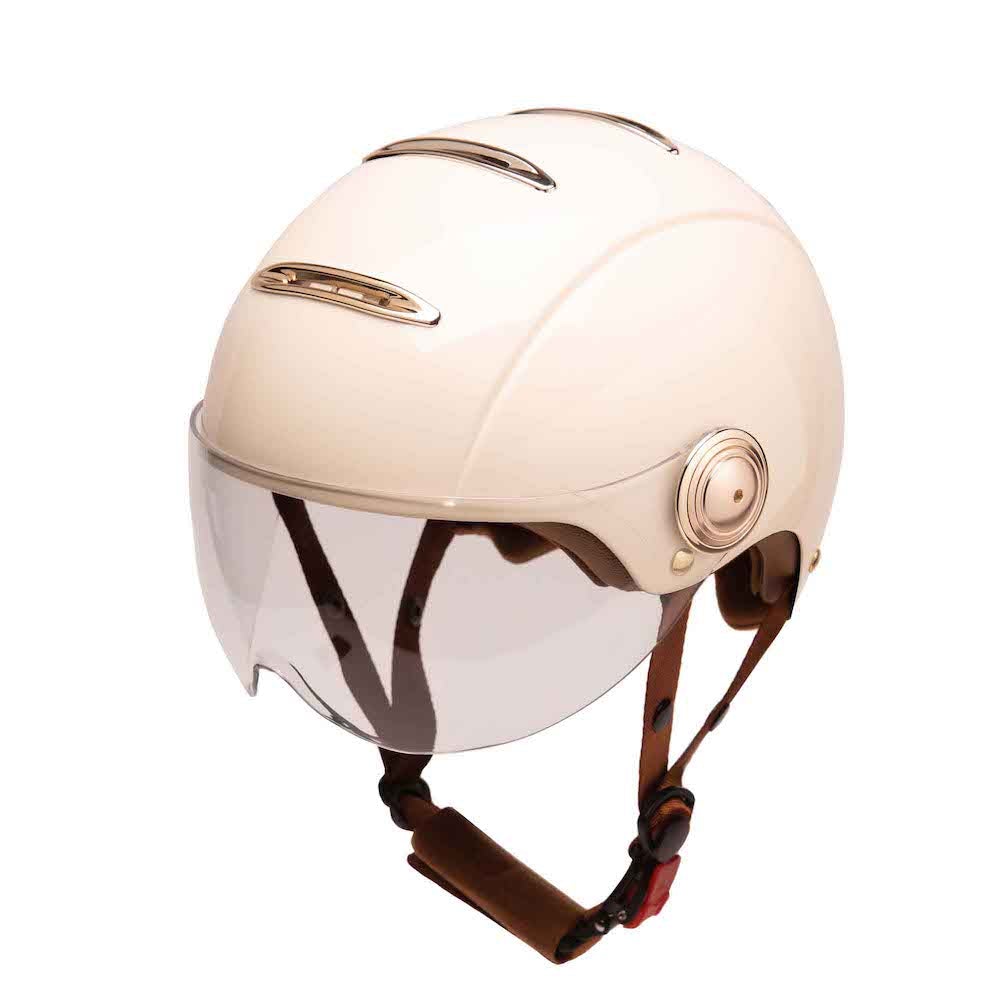 Casque Vélo Urbain Mârkö Helmet Tandem Blanc Ivory vue de 3/4 avant avec visière baissée